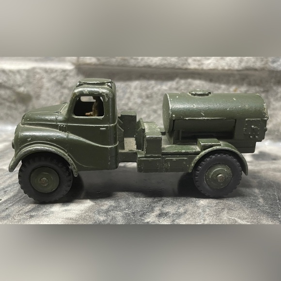 VINTAGE DINKY TOYS 643 ARMY WATER TANKER - Picture 2 of 8
